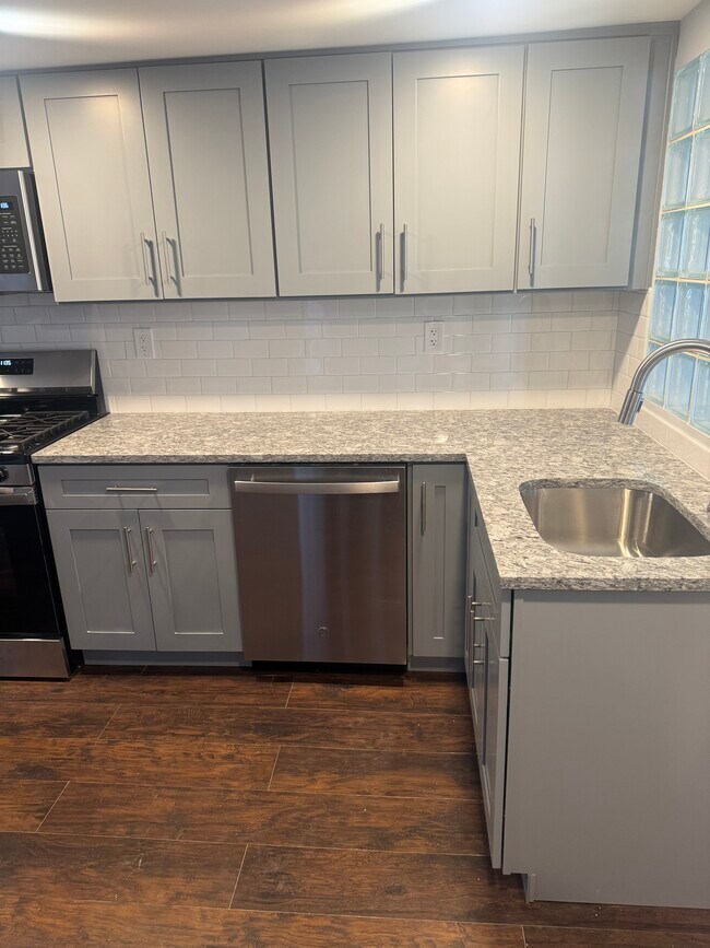 Building Photo - 67 Canal St