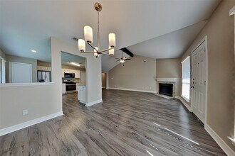 Building Photo - 2402 Pine Cone Dr