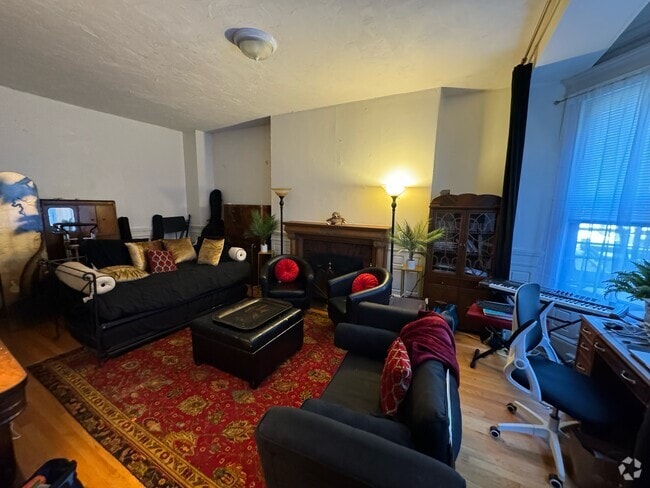 Building Photo - 481 Beacon St