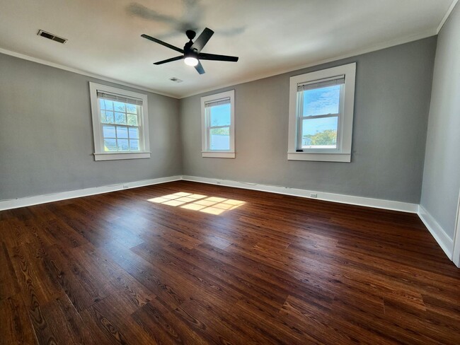 Building Photo - Updated two bedroom in Wagener Terrace - u...