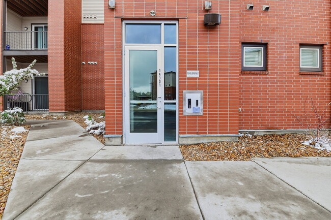 Building Photo - $1,640.95, 2-bed, 2-bath condo located in Aurora.