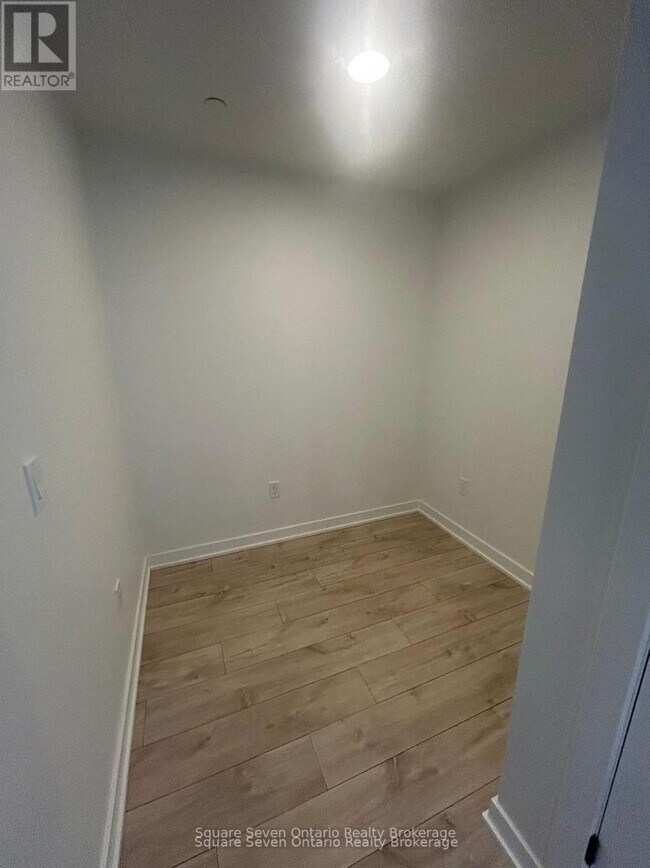 Photo du bâtiment - 720 Whitlock Ave