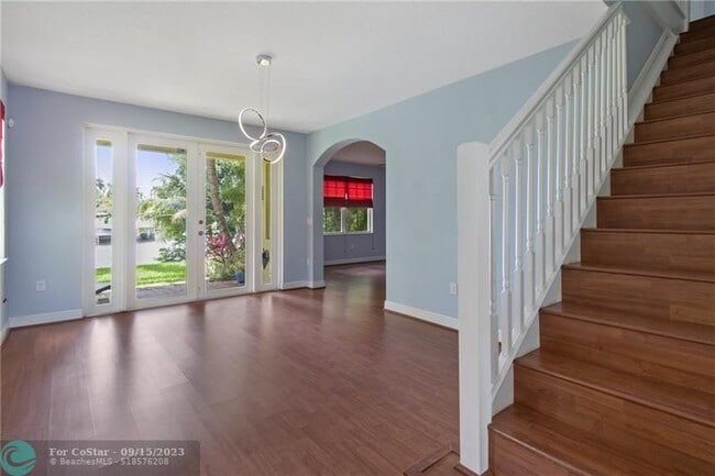 Building Photo - 1338 SW 4th Ct