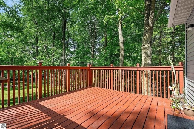 Foto del edificio - Updated and spacious! Ready for move in!