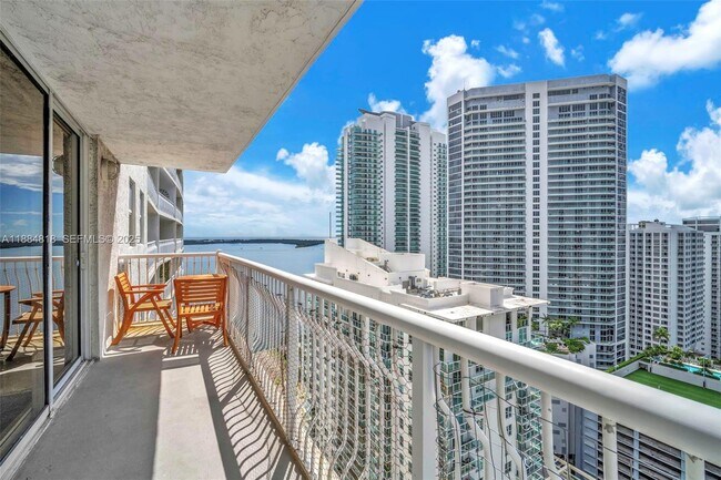Foto del edificio - 1200 Brickell Bay Dr