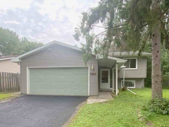 Building Photo - 7284 Springbrook Ln