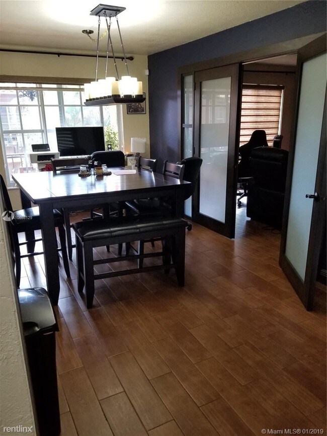 Foto del edificio - 3 br, 2 bath  - 7200 Fairway Dr