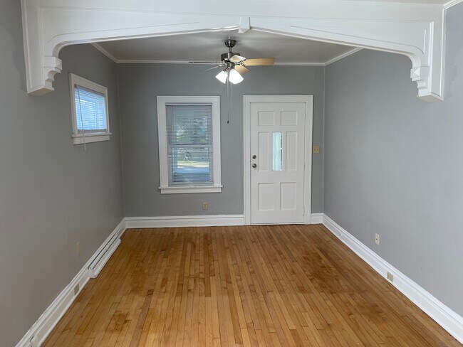 Foto del edificio - 1927 Sherwood Ave