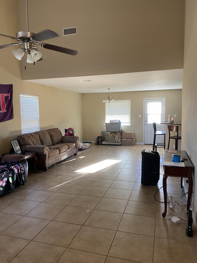 Building Photo - 2502 Horse Shoe Dr