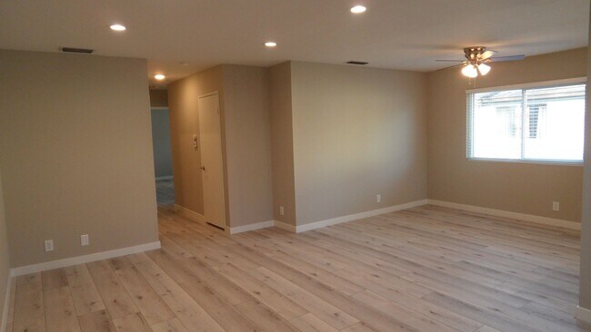 Foto del edificio - REMODELED 2BR; 2BA end unit condo with 1 car garage & 1 parking space