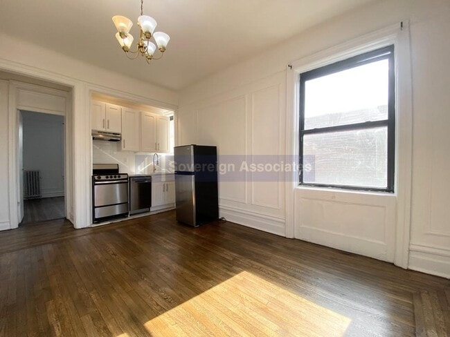 Building Photo - 45 Tiemann Pl