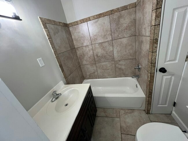 Building Photo - 208 5th Ave E