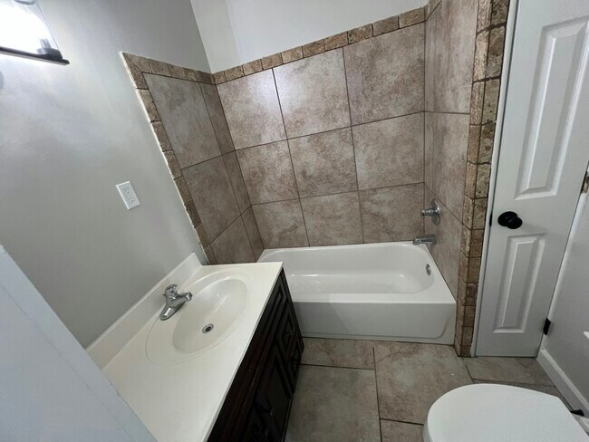 Foto del edificio - 208 5th Ave E