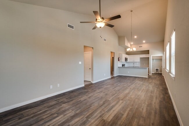 Building Photo - AVAILABLE NOW! GORGEOUS 2 BEDROOM FOUR PLEX LOCATED IN MIDLOTHIAN ISD!