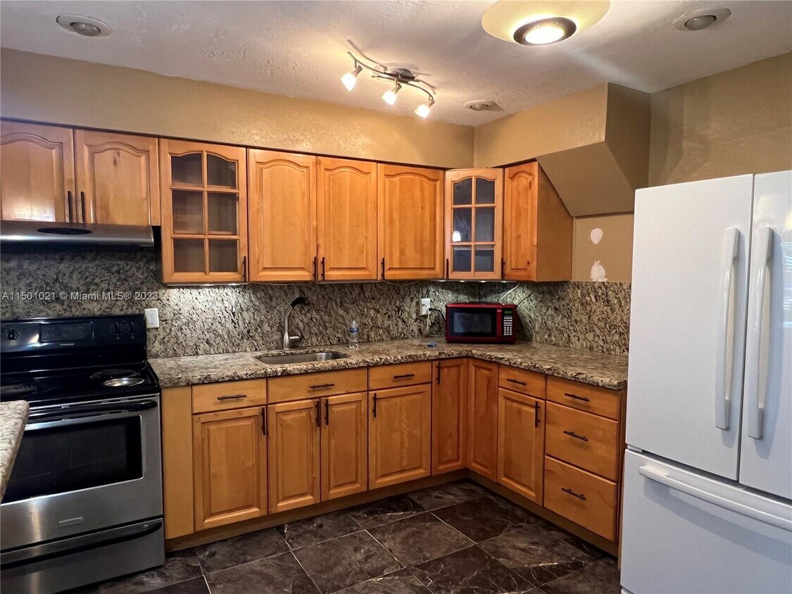 Foto principal - 6520 Fletcher St