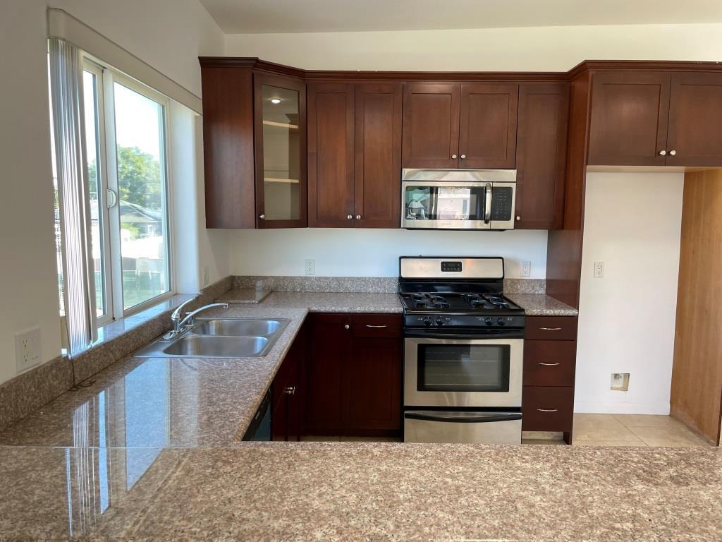 Foto principal - 6714 Balboa Blvd