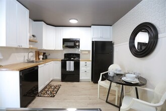 Building Photo - 2602 Ursuline St