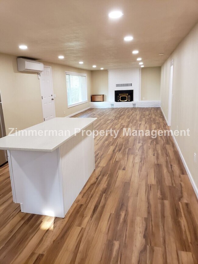 Building Photo - 3BD/1.5 River Road House With RV Parking!