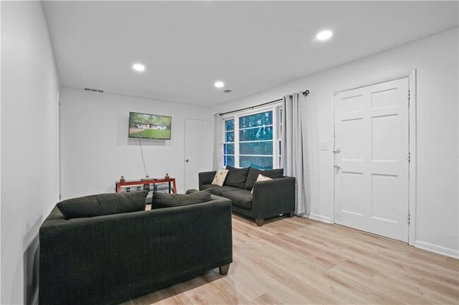 Foto del edificio - 1847 Elmwood Dr