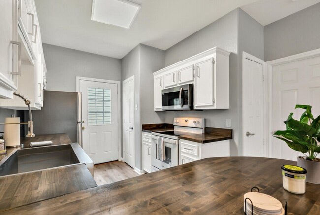 Foto del edificio - 4 bed 4 bath duplex - $550 per bed