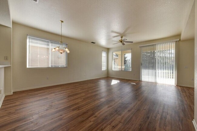 Foto del edificio - Cute 2bd/2ba home in 55+ Sun City Roseville