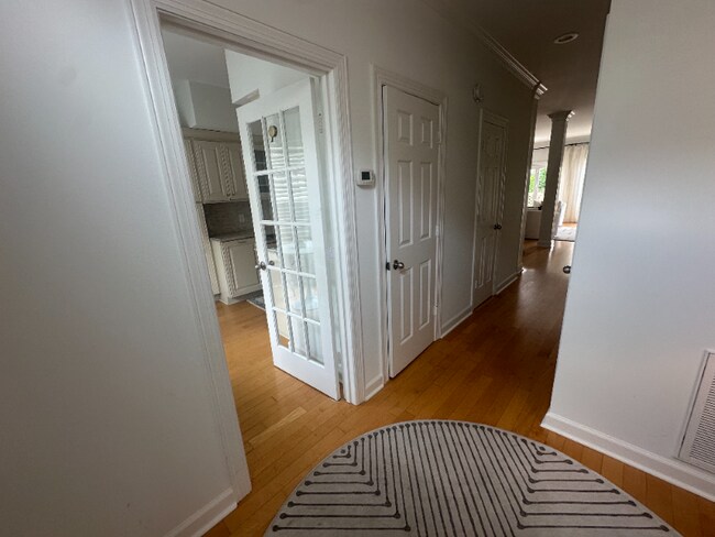 Foto del edificio - 352 Ardsley Pl