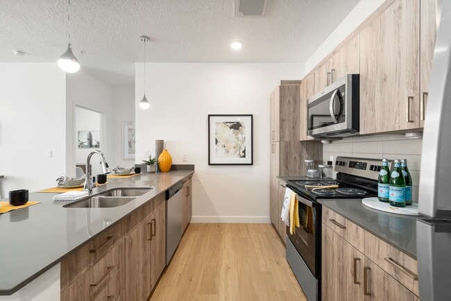 Building Photo - The Henley Apartments