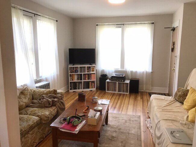 Living room - 9 Grove St