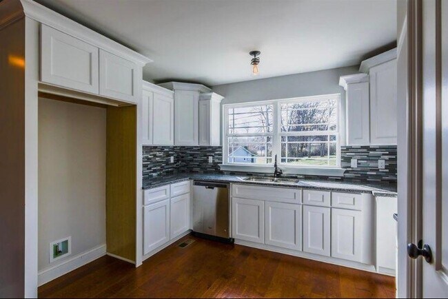 Building Photo - 4409B Providence Heights