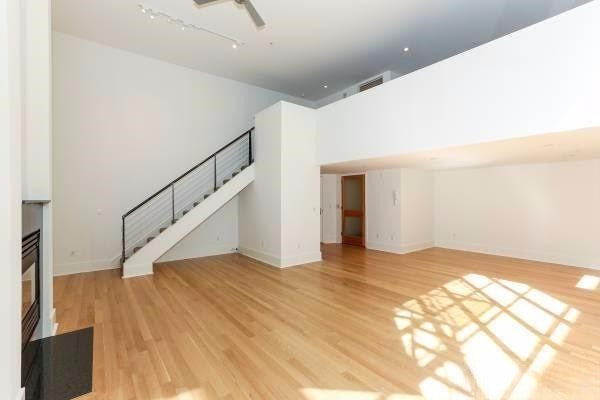 Building Photo - 520 6th St