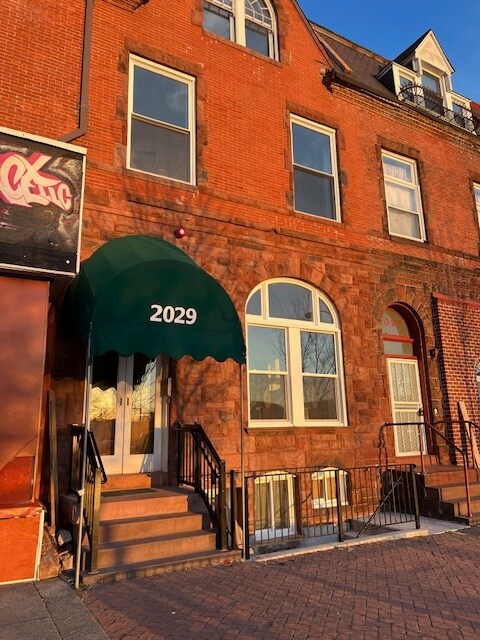 Casa adosada de 1881 completamente restaurada - 2029 Maryland Ave