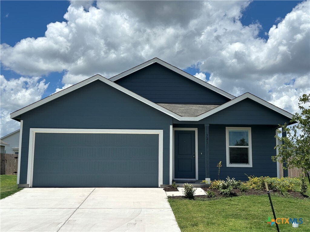 Foto principal - 321 Bertram Oaks Dr