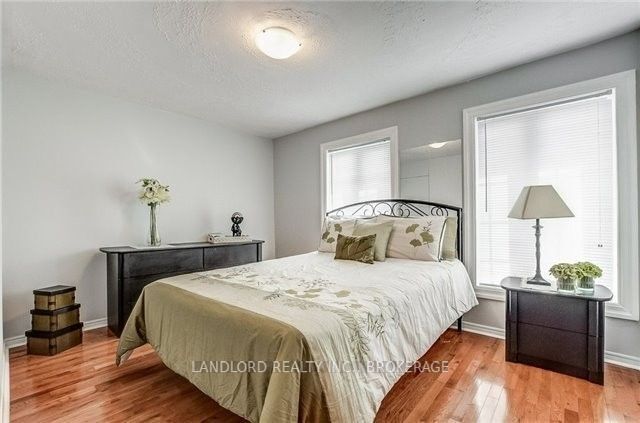 Photo du bâtiment - 28 Holwood Ave