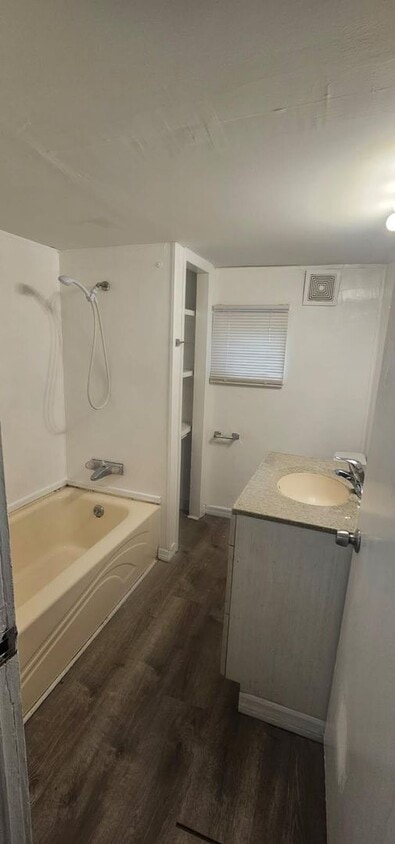 Foto del edificio - Two Bedroom One Bath Home