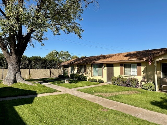 Primary Photo - Gorgeous Updated Encanto Park Townhome