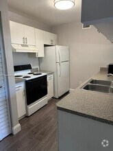 Building Photo - 420 S Park Rd