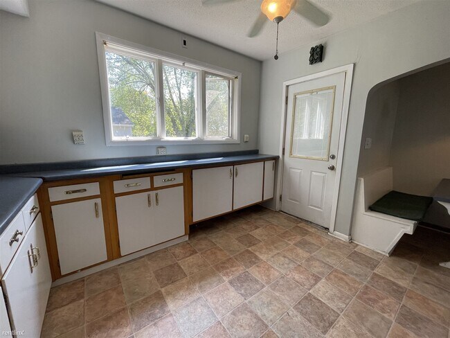 Foto del edificio - 3 br, 1 bath Duplex - 1824 Central Ave