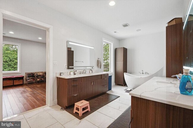 Foto del edificio - 1916 Youngblood St