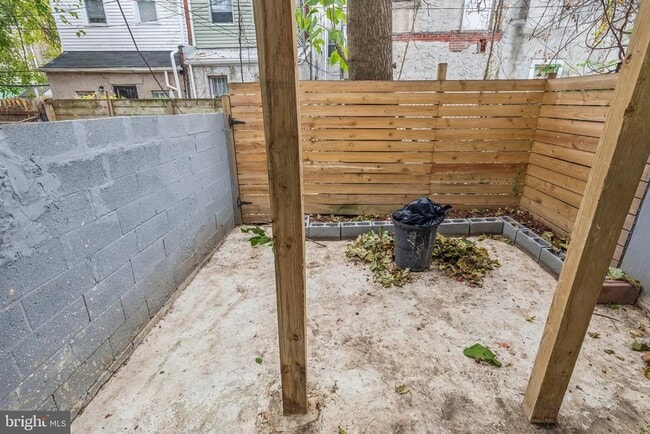 Foto del edificio - 5210 Rodman St