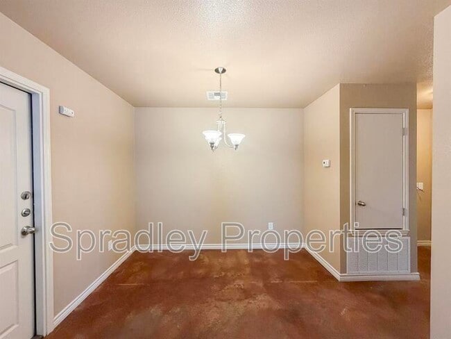 Building Photo - 4818B Deep Dr