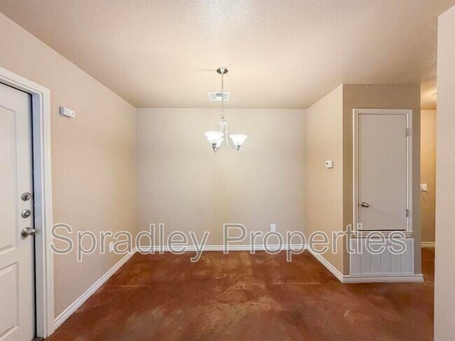 Foto del edificio - 4818B Deep Dr