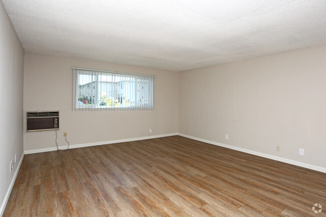 1 Bedroom - Living Room - Grove Manor