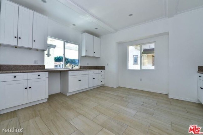 Foto del edificio - 4817 S Gramercy Pl