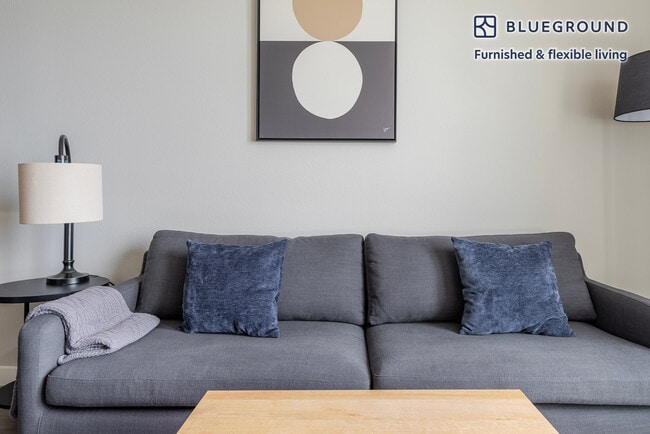 Building Photo - 3560 Rambla Pl