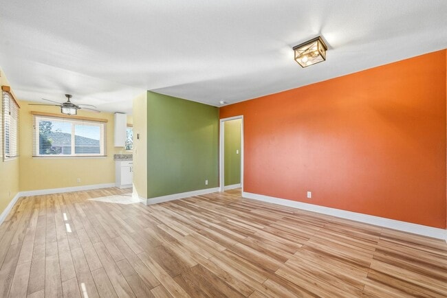 Building Photo - Updated and Well Maintained 2 Bedroom Apartment in the Heart of Old Towne Orange