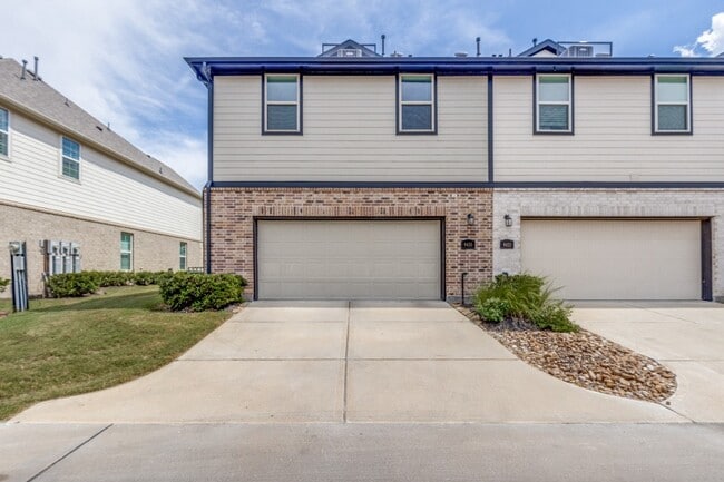 Building Photo - 9455 Towne Lake Pkwy