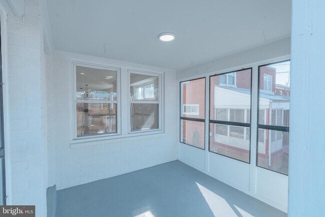 Building Photo - 413 Kennedy St NE