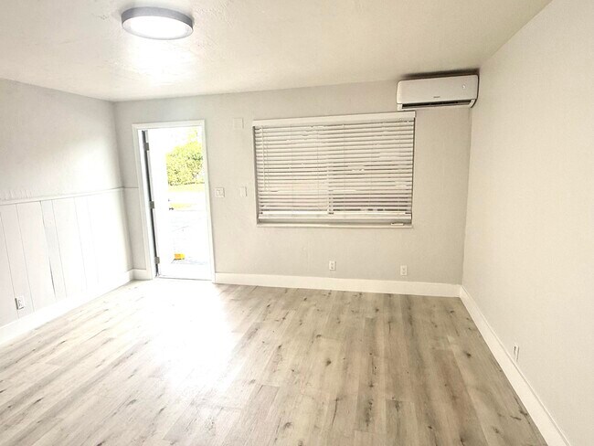 Foto del edificio - 720 NE 7th St