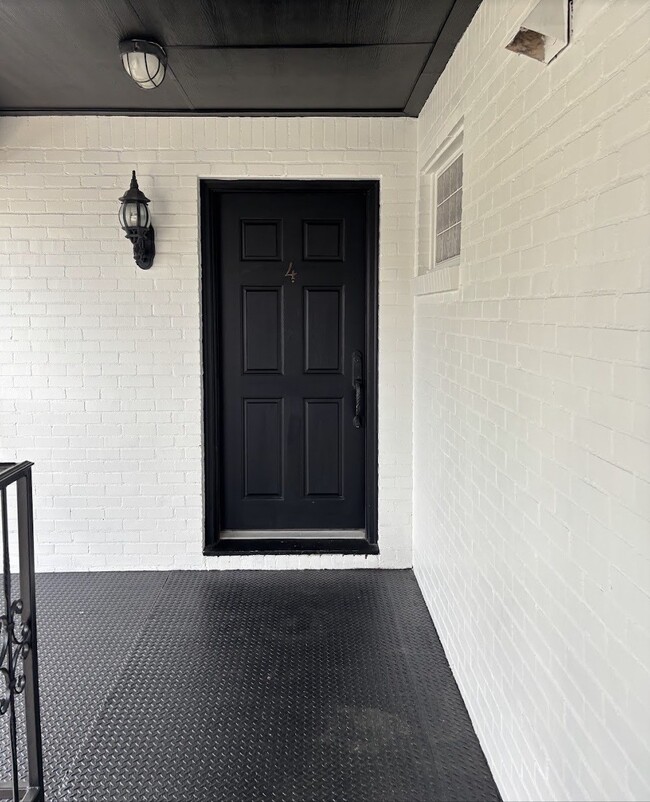 Building Photo - 2030 Portsmouth St