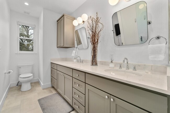 Building Photo - 1806 Garden St